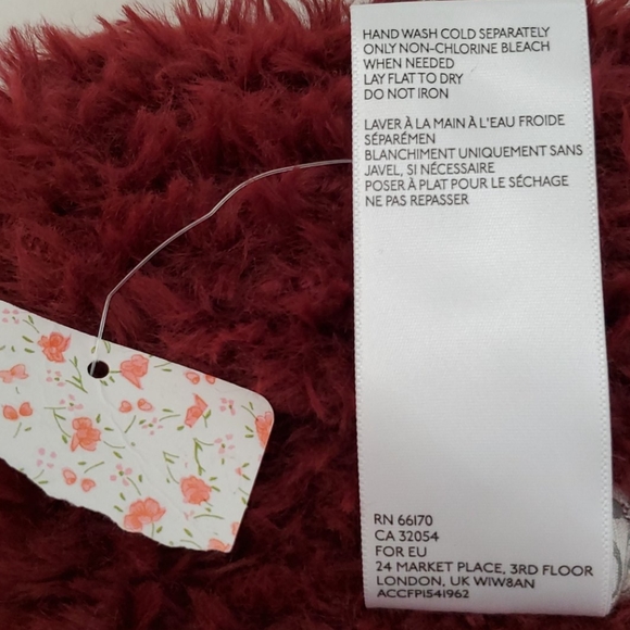 NWT Free People Head In The Clouds Berry Beanie - Picture 4 of 7